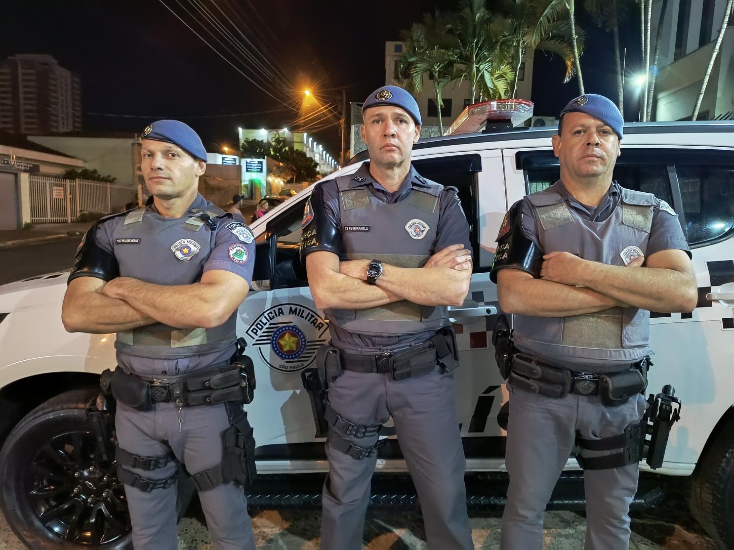 Traficante joga crack no telhado e é preso por  policiais da Força Tática