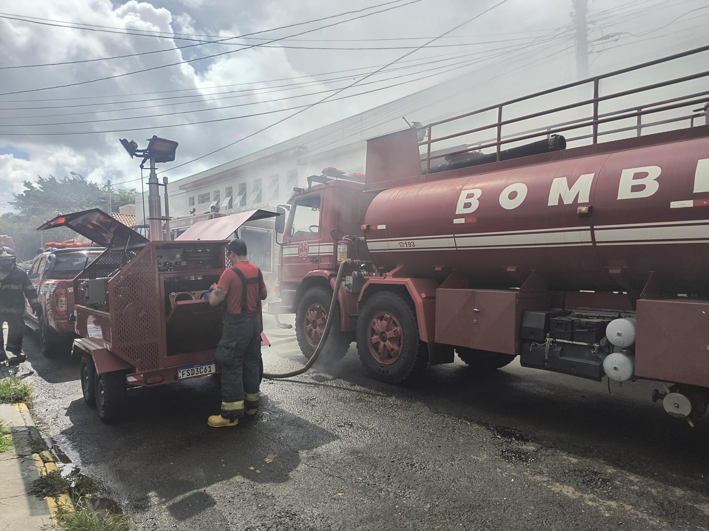 Incêndio atinge fábrica de calçados na Vila Nossa Senhora das Graças