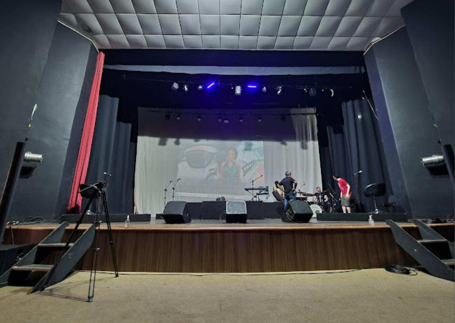 Vereadores, prefeito e vice eleitos serão empossados no teatro municipal dia 1°