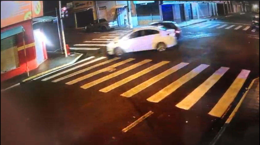 Câmera de segurança flagra acidente na Vila Santos Dumont