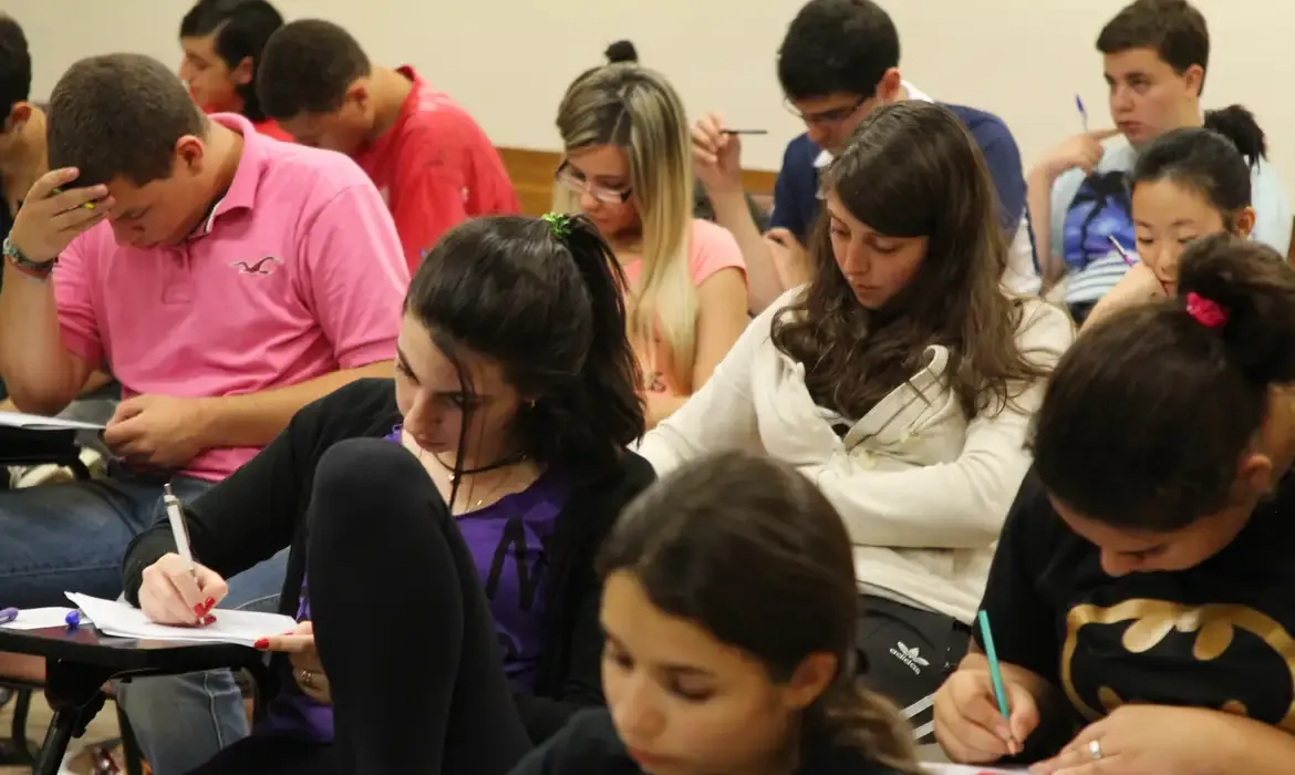 Inscrições do Fies para o 1° semestre de 2025 começam nesta terça-feira (04)