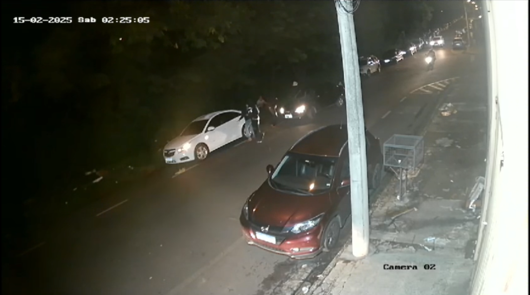 Bandidos rendem amigos e roubam veículo no bairro São Joaquim