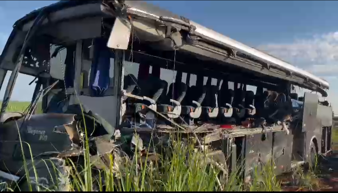 Motorista de caminhão que se envolveu em acidente com ônibus é preso