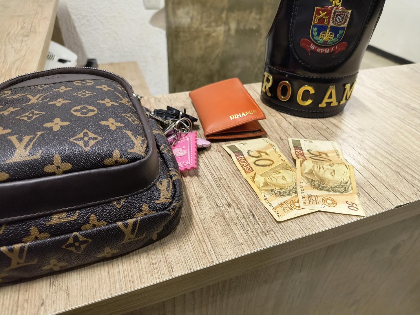 Homem é preso pela Rocam após furtar bolsa em loja de conveniência