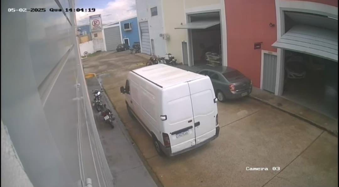 Polícia investiga roubo de cigarros avaliados em quase R$ 1 milhão