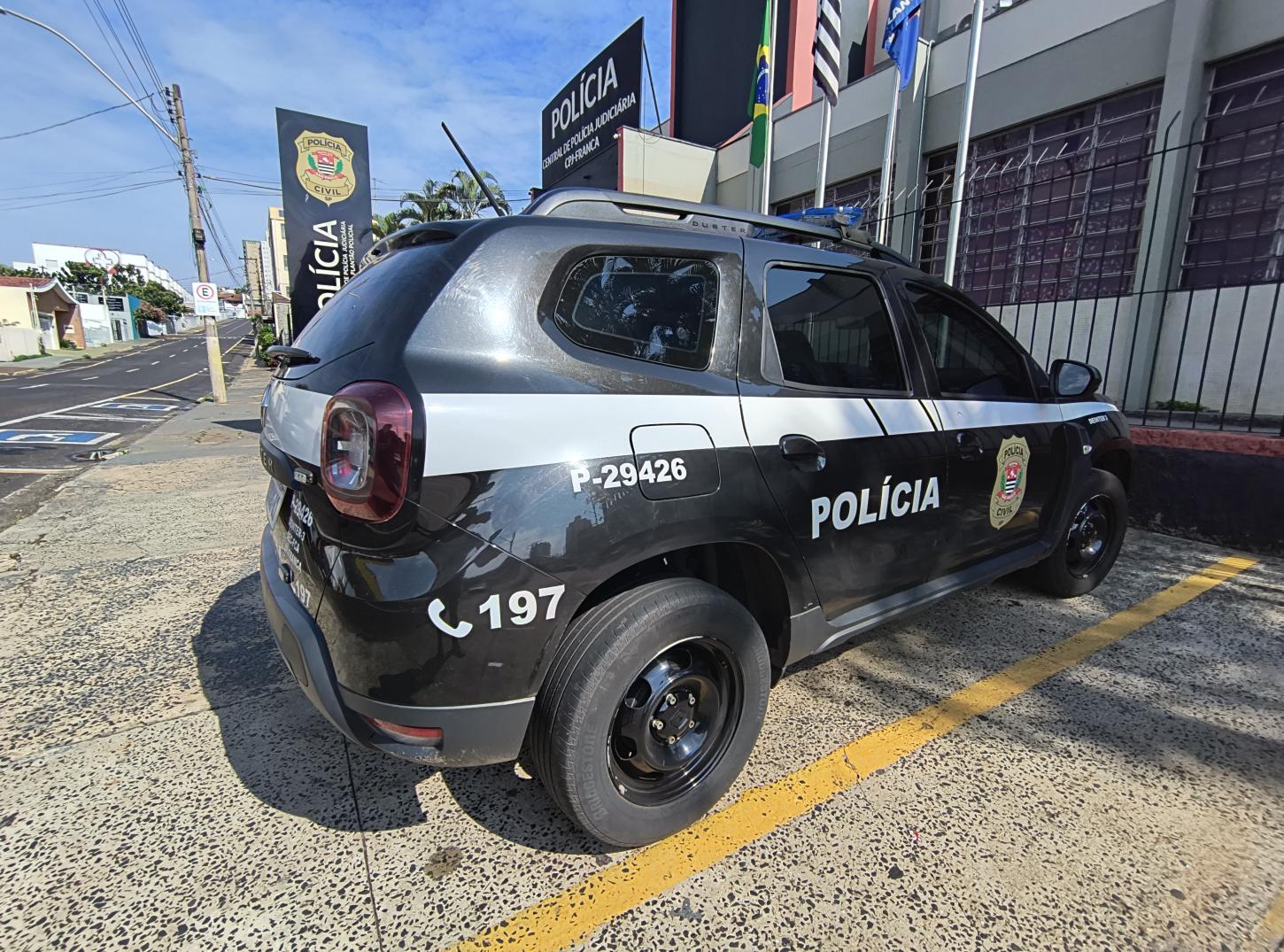 Briga de vizinhos termina com jovem esfaqueada no Leporace