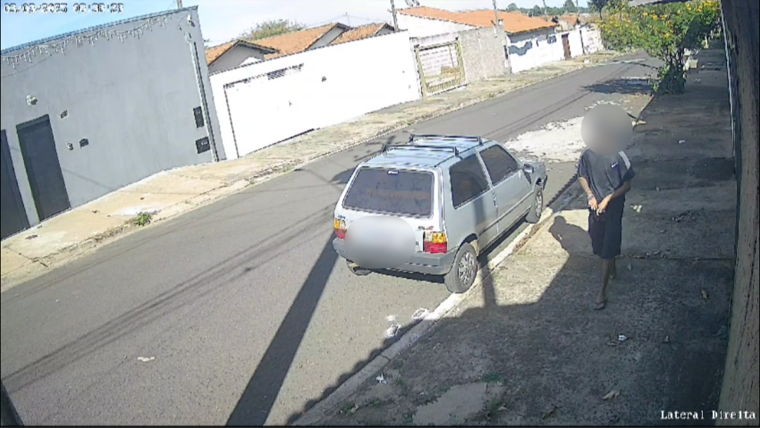 Mulher é surpreendida por bandidos ao chegar em casa no Esmeralda