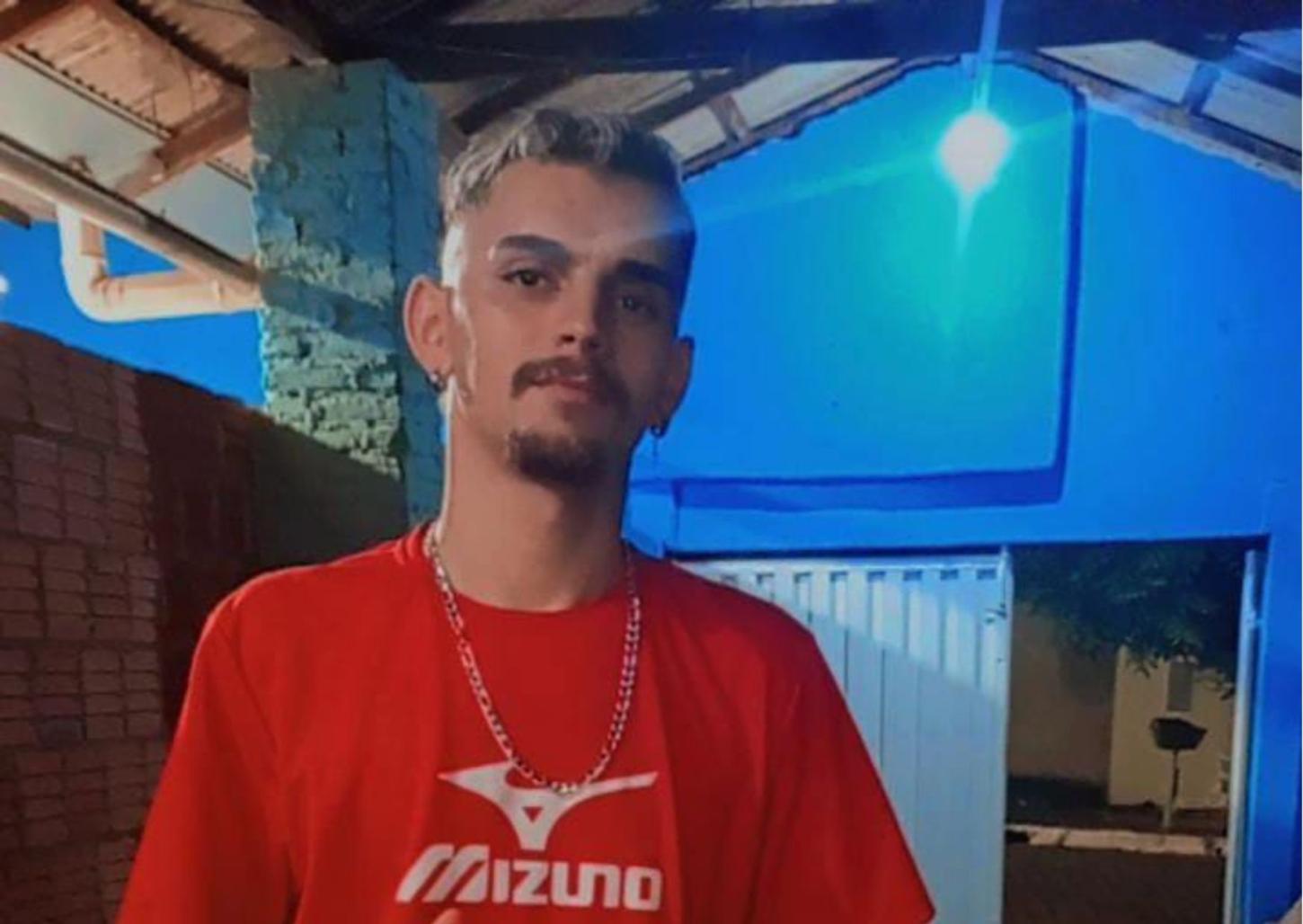 Família pede orações para jovem que foi parar na UTI após reação alérgica