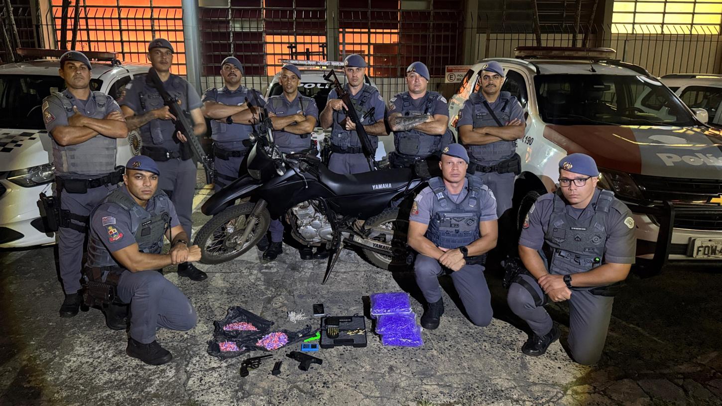 Policiais localizam quase mil pinos de cocaína e duas armas no Aeroporto