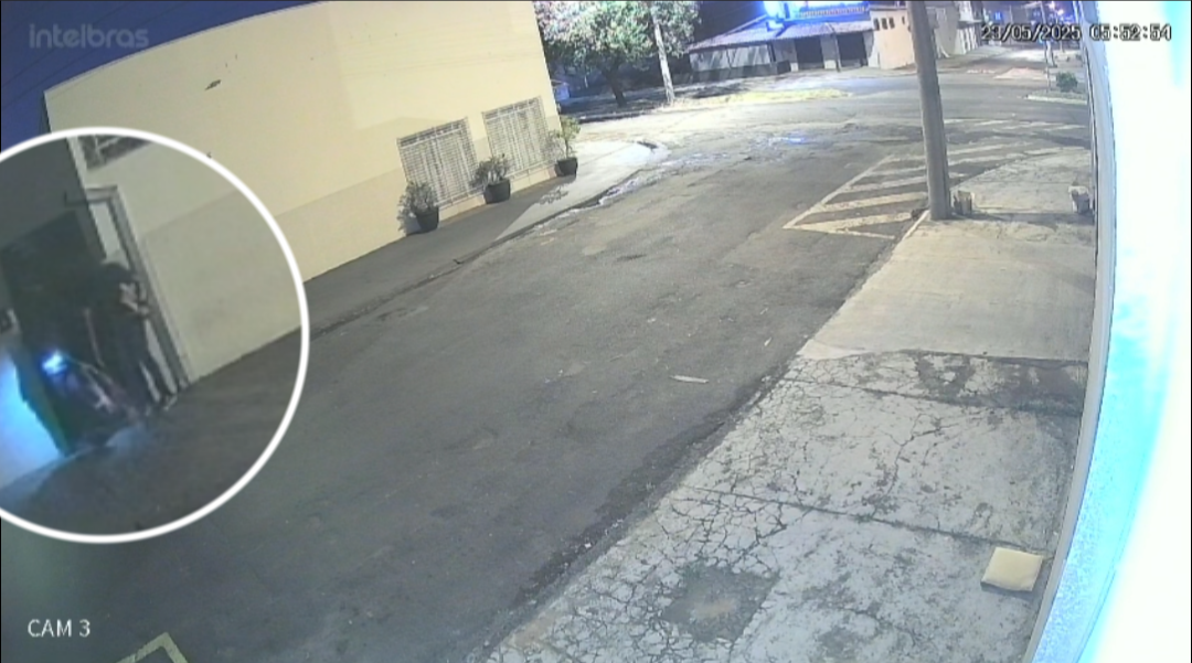 Bandidos furtam notebook, impressora e bicicleta em pizzaria na Dom Pedro I