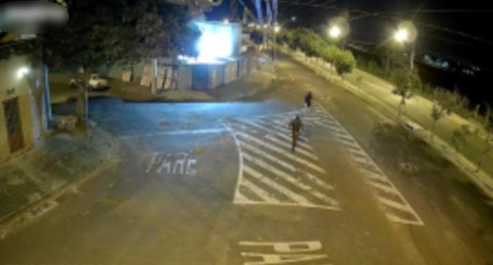 Ladrões invadem depósito de bebidas na madrugada e furtam mercadorias