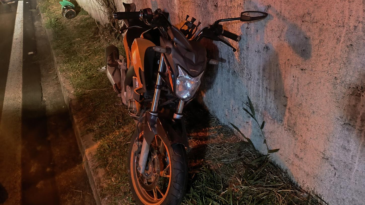Entregador fica ferido em acidente na rodovia Cândido Portinari