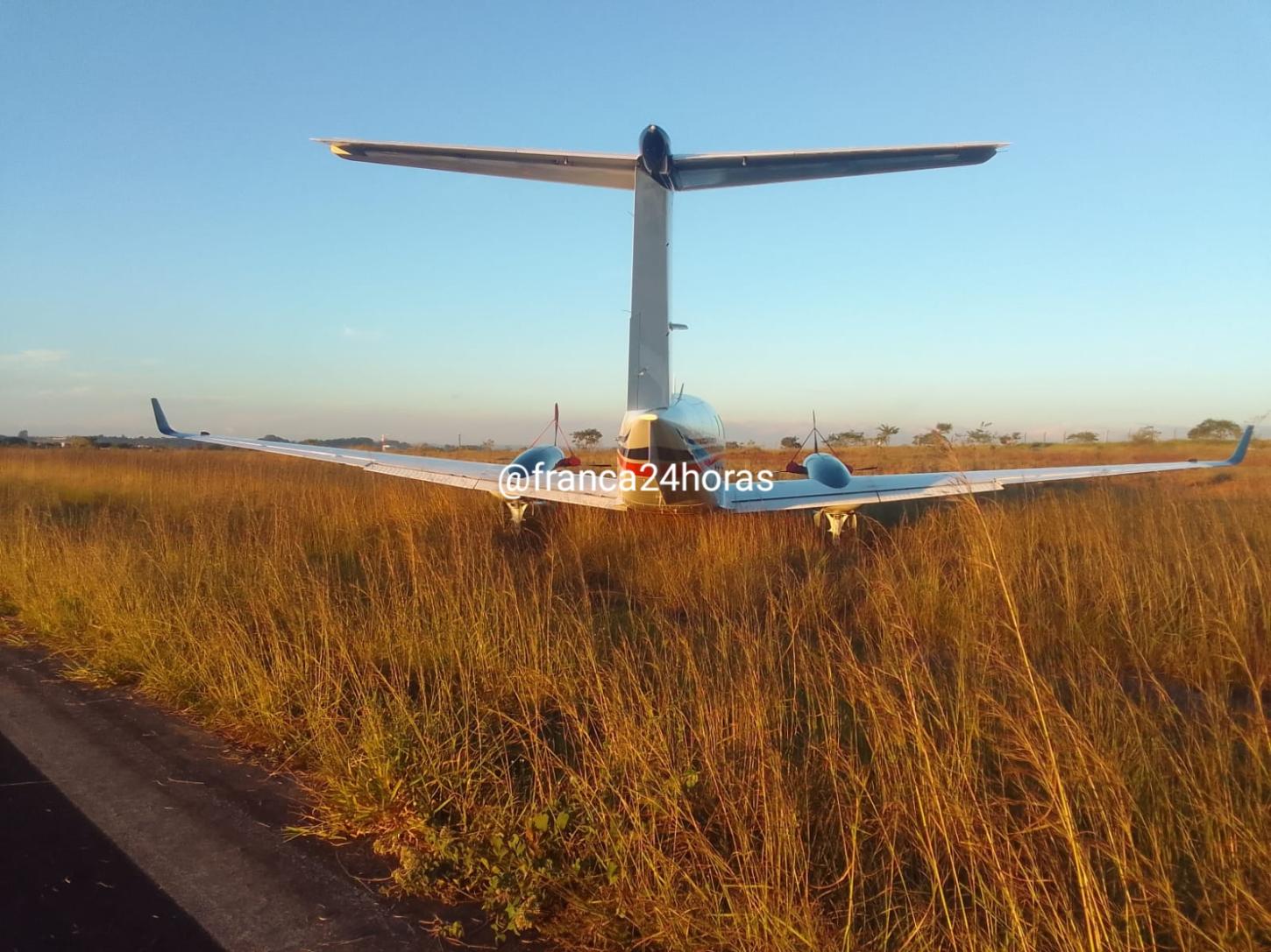 Avião com Rionegro e Solimões estoura pneu durante decolagem