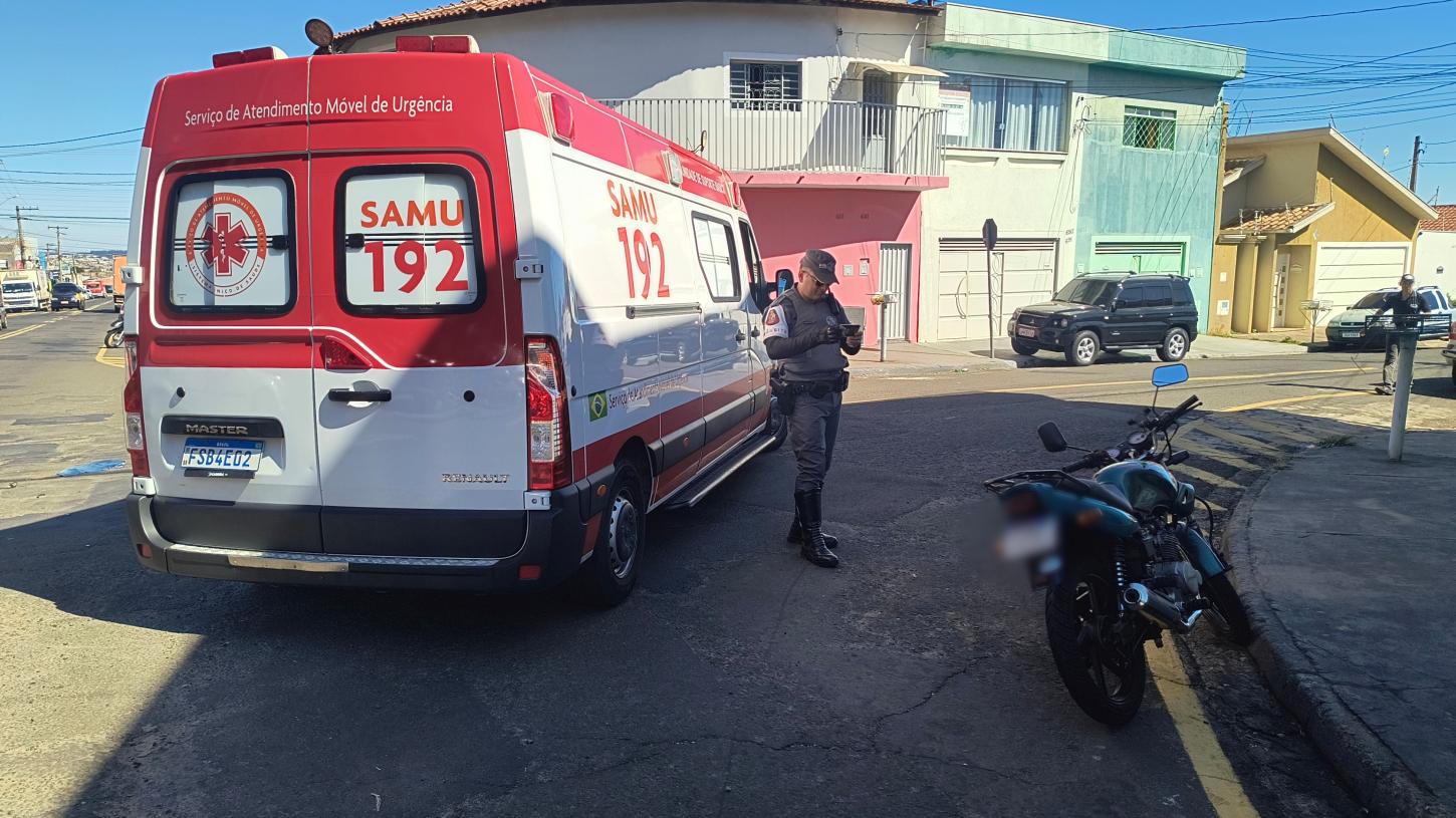Colisão entre motos deixa casal ferido na avenida Geralda Rocha Silva