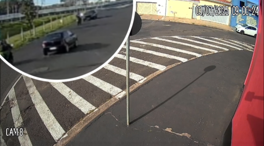 Colisão frontal deixa motociclista ferido na avenida Martinho Ribeiro