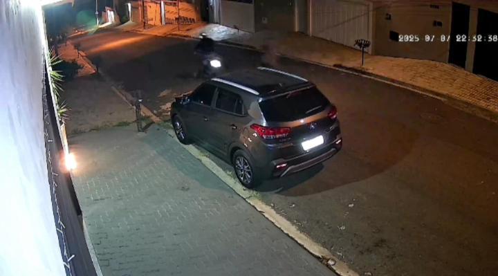 Homem tem moto furtada em frente à sua residência no Recanto Elimar