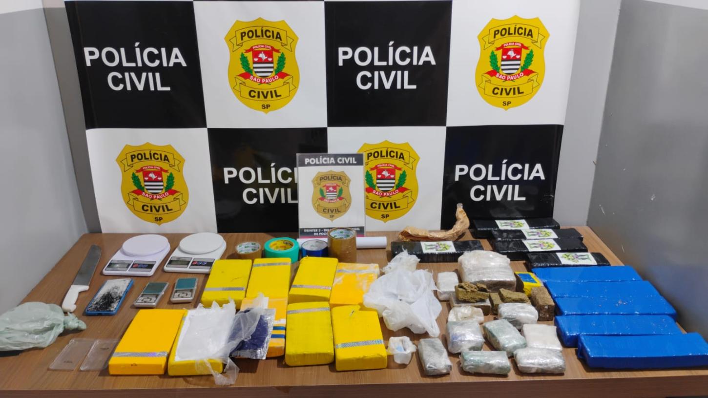Homem é preso com R$ 500 mil em drogas escondidas na casa de comparsa