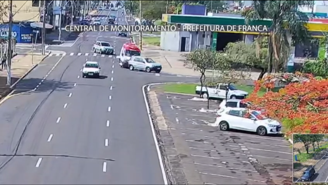 Motorista atinge viatura do Samu que estava a caminho de ocorrência