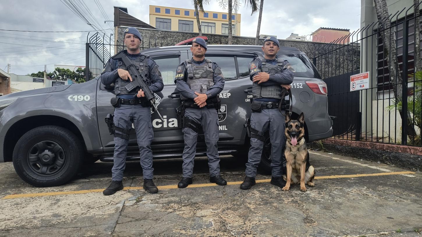 Policiais e cadela do Baep mandam traficante para a cadeia