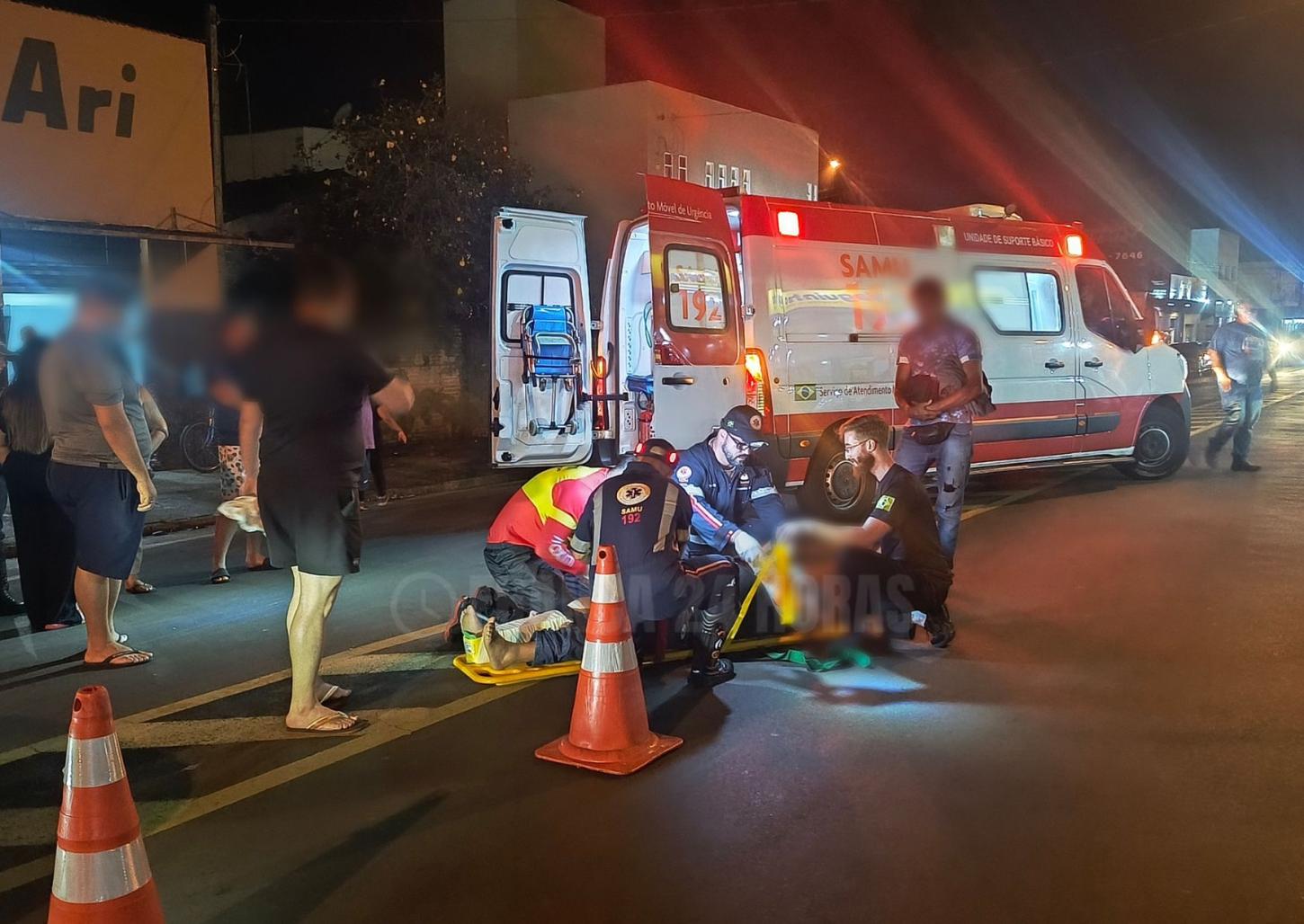 Pedestre sofre fraturas após ser atropelado por entregador