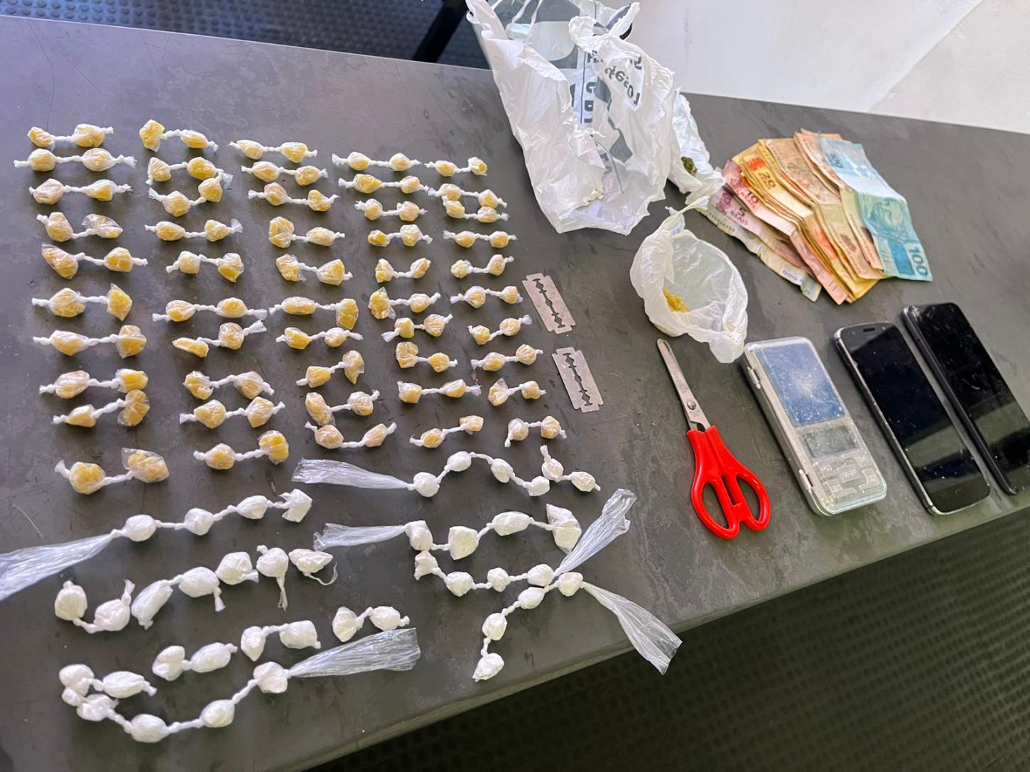 Menor é apreendido pela PM com 100 pedras de crack na Santa Efigênia