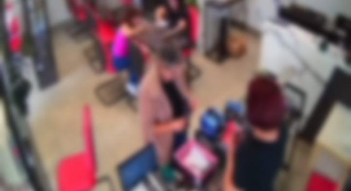 Mulher que furtou óculos é identificada; família foi até a loja e pagou o produto