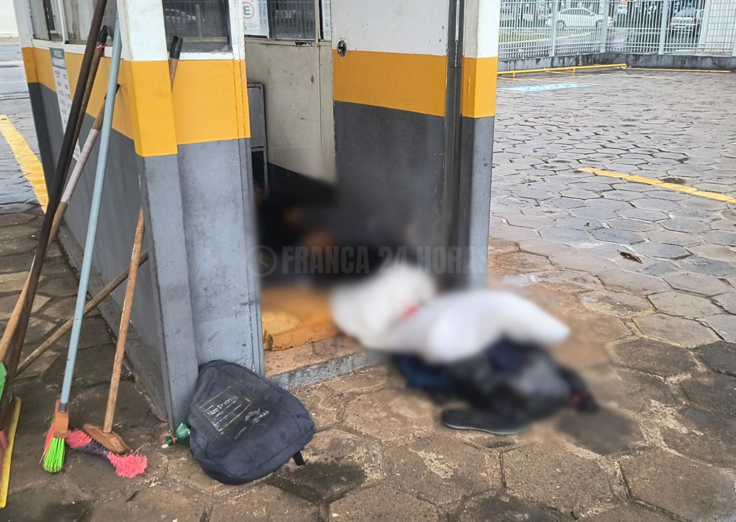 Homem é encontrado morto em estacionamento na Estação