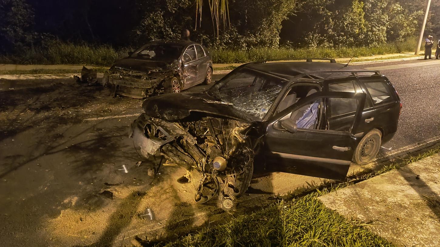Mulher na contramão causa colisão frontal na Abrahão Brickmann