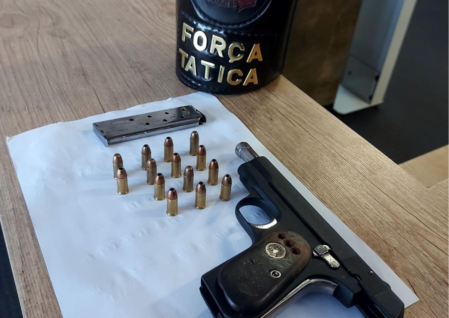 Cabeleireiro é preso pela Força Tática com arma de fogo no Parque Progresso