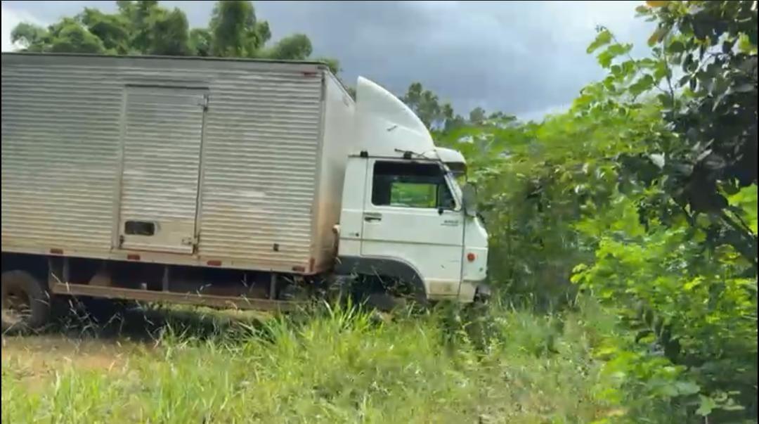Caminhão furtado no Santos Dumont é recuperado no Distrito Industrial