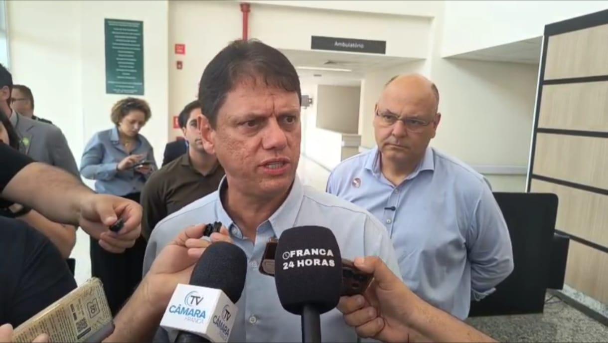 Governador promete inaugurar Hospital Estadual até abril deste ano