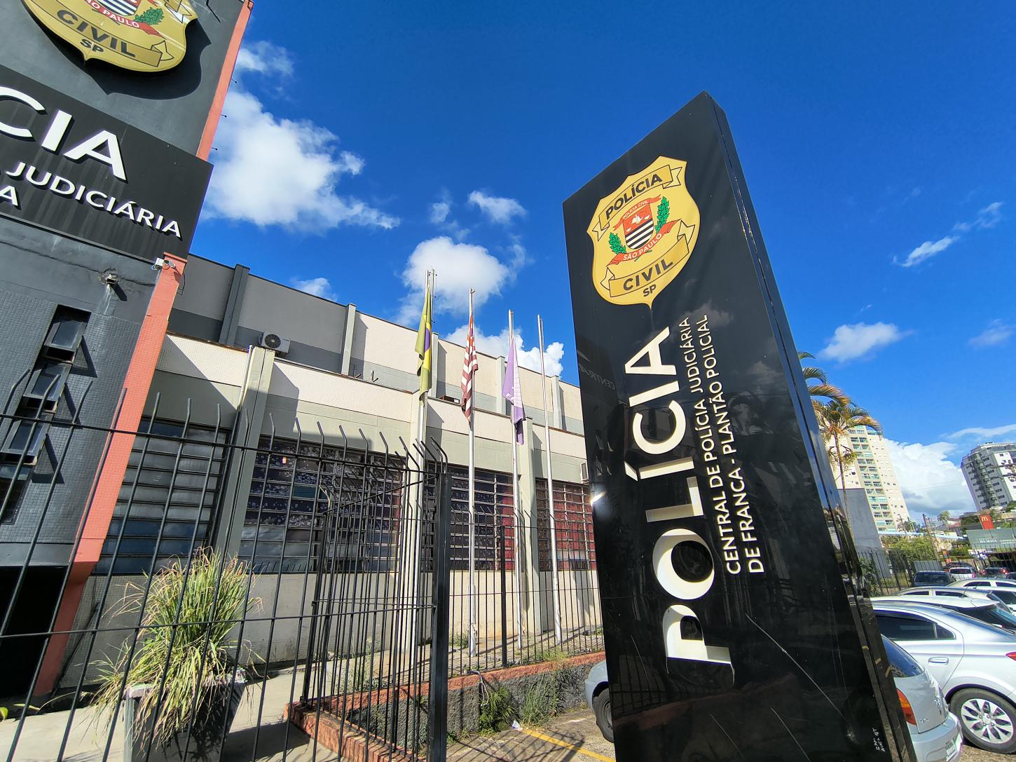 Ladrões aproveitam viagem de morador, invadem casa e furtam R$ 30 mil