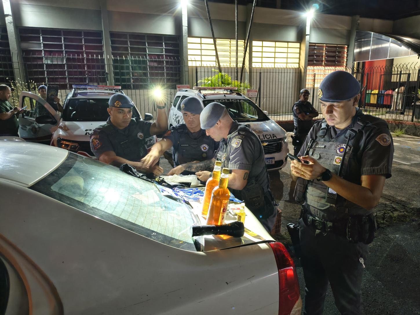 Bandidos assaltam mercearia na Rio Negro e Solimões e são presos pela PM