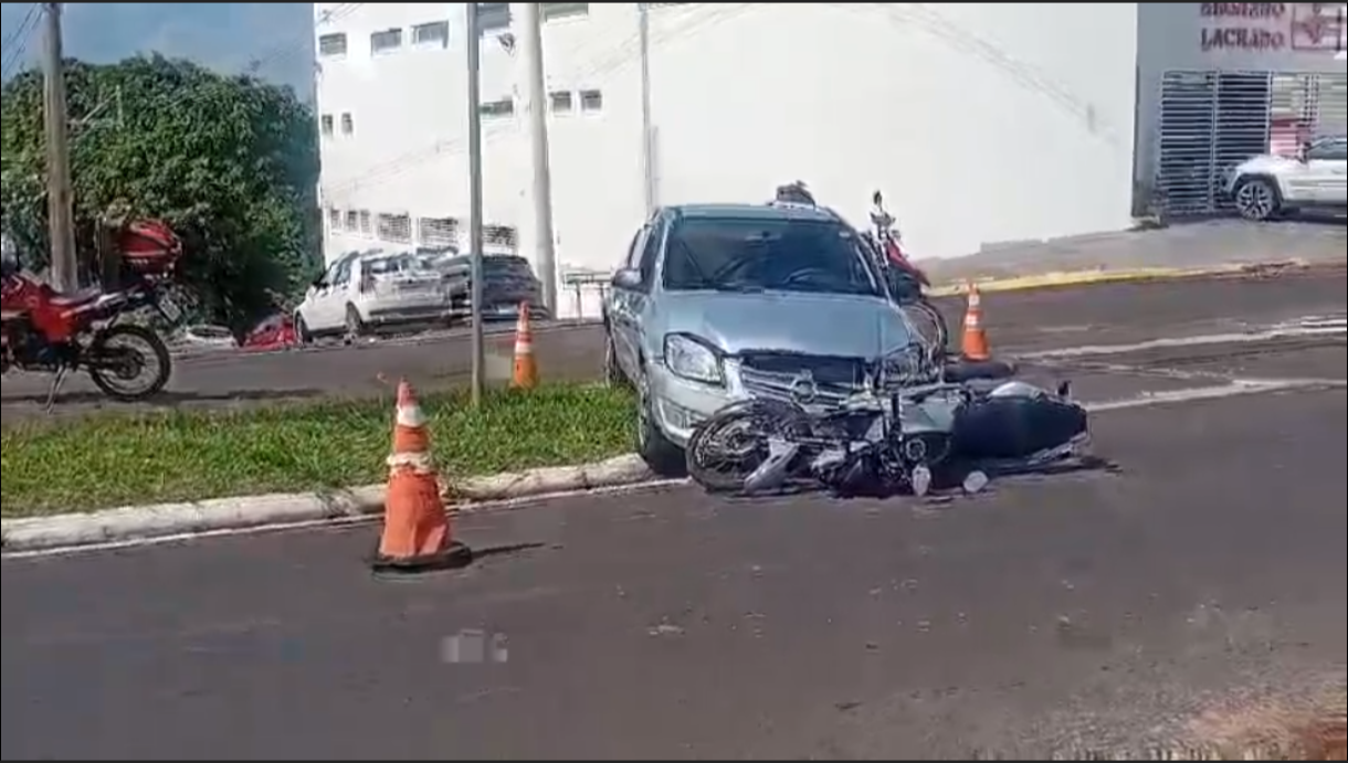 Motociclista sofre fratura em acidente no Jardim Ângela Rosa