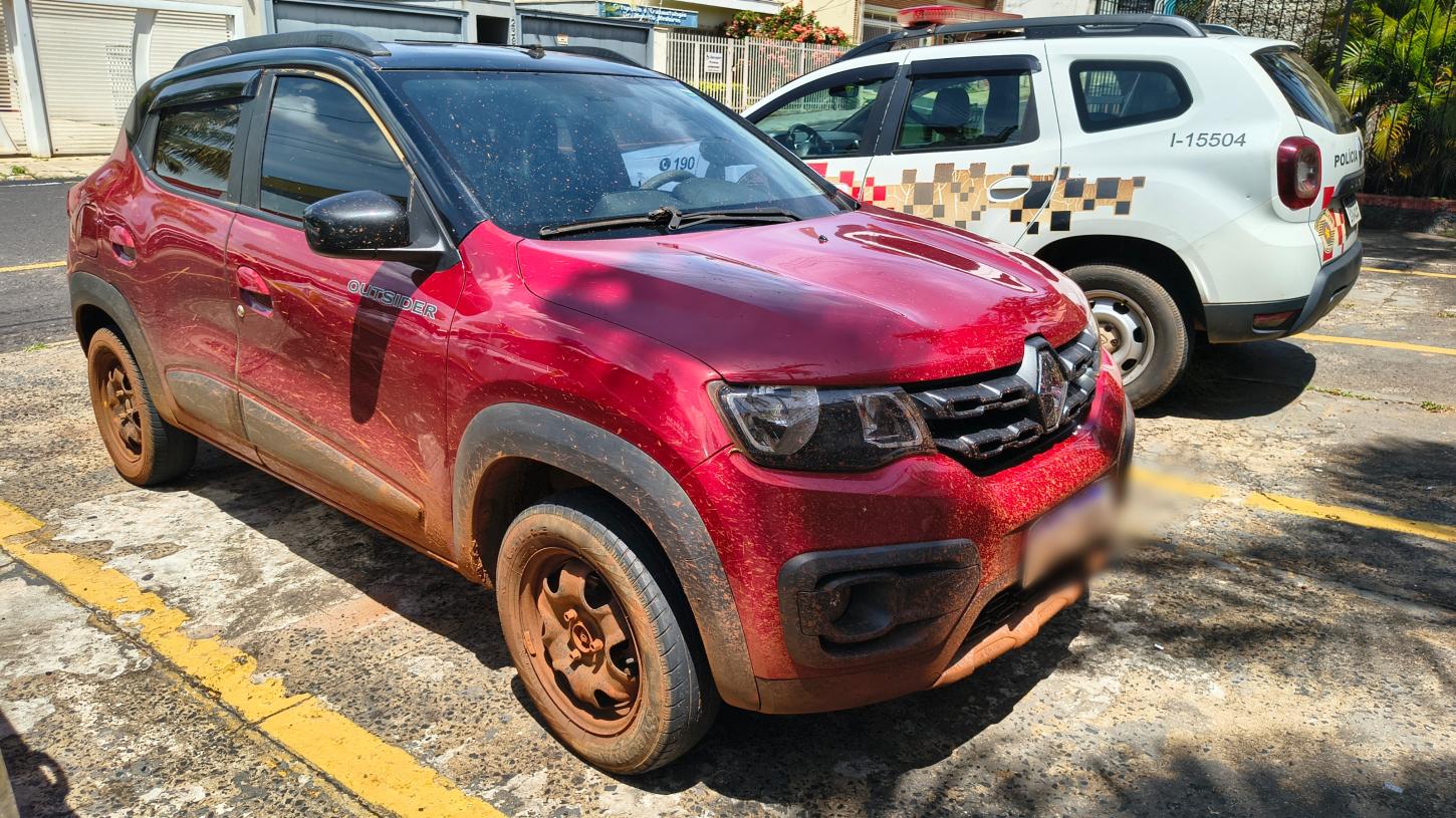 Homem é preso pela Polícia Militar com carro furtado em Itirapuã