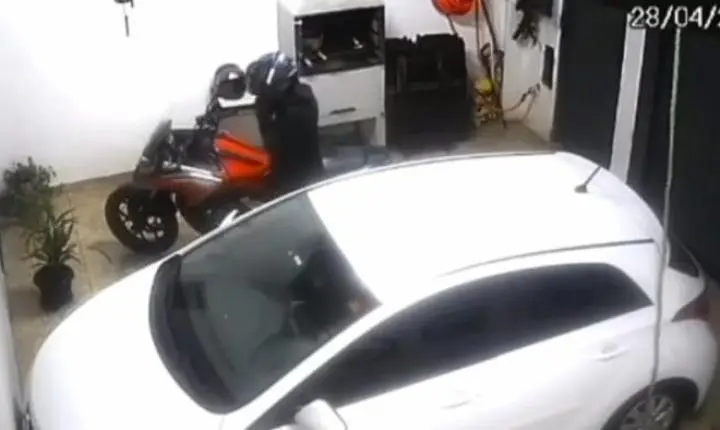 Criminosos invadem casa com corda e furtam carro e moto em Franca