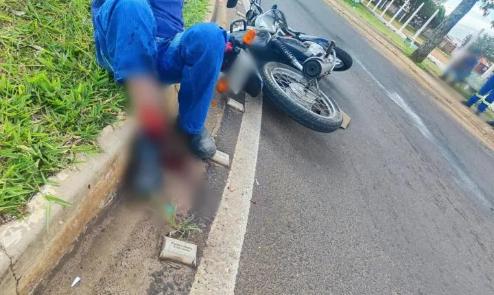 Motociclista sofre fratura exposta em acidente na Adhemar de Barros