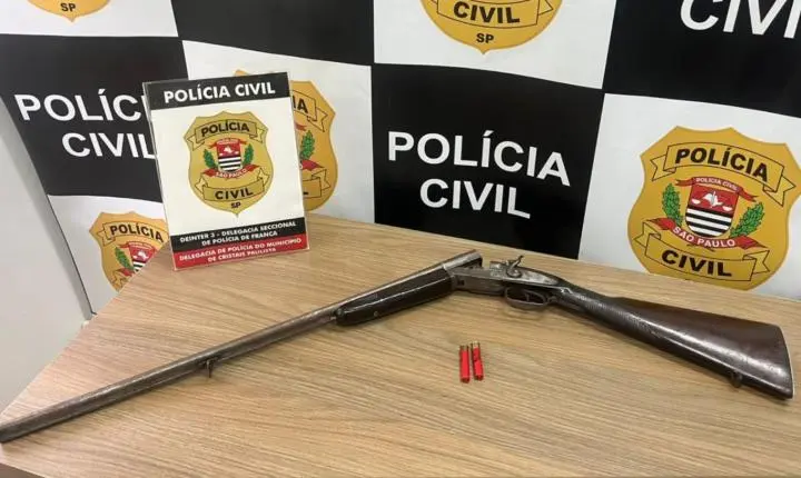 Polícia apreende espingarda em chácara de Cristais Paulista